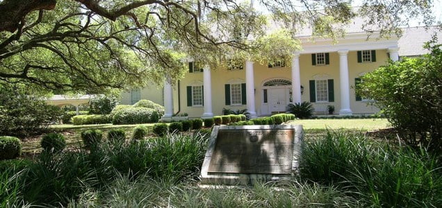 Homes of the rich and famous dot our countryside and remind us of the Ocala lifstyle.