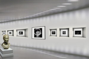 art gallery 4242219 640