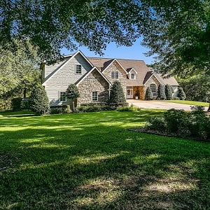 Green hills, open space and luxury and offered by Ocala's estate homes.