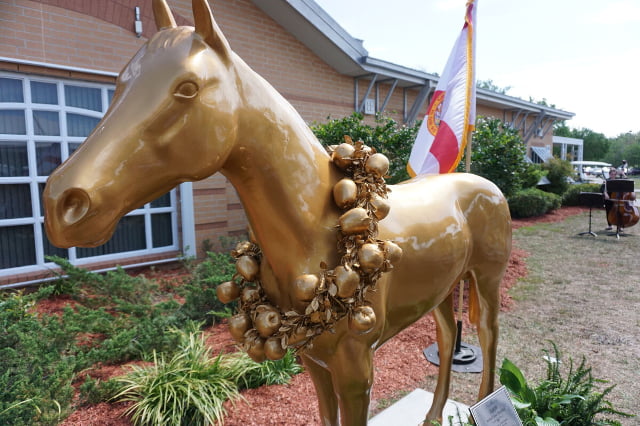 What would the horse capital of the world  be with out an Ocala art project featuring sculptures of horses.